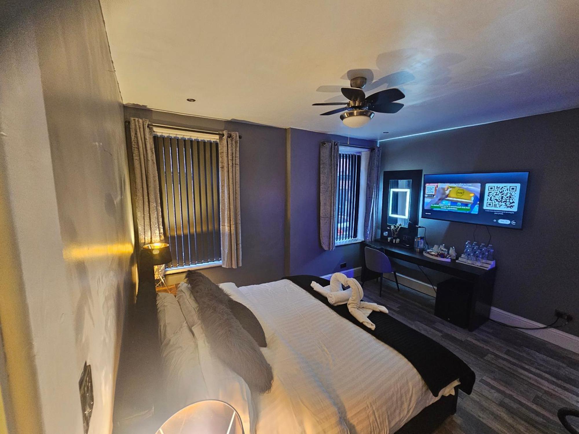 Tamarind Cove & Barrons Hotel