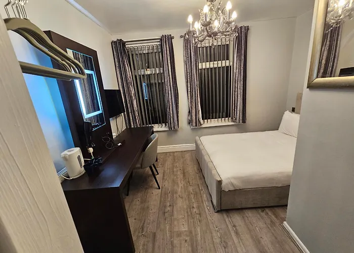 Tamarind Cove & Barrons Hotel